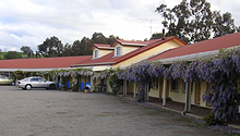 Side view of the Motel Royal Tara